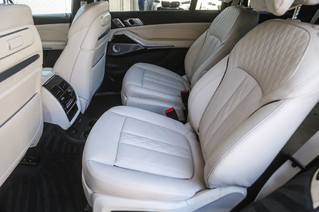 Used 2025 BMW ALPINA XB7 AWD/4WD image 16