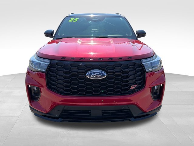 Used 2025 Ford Explorer ST AWD/4WD image 2