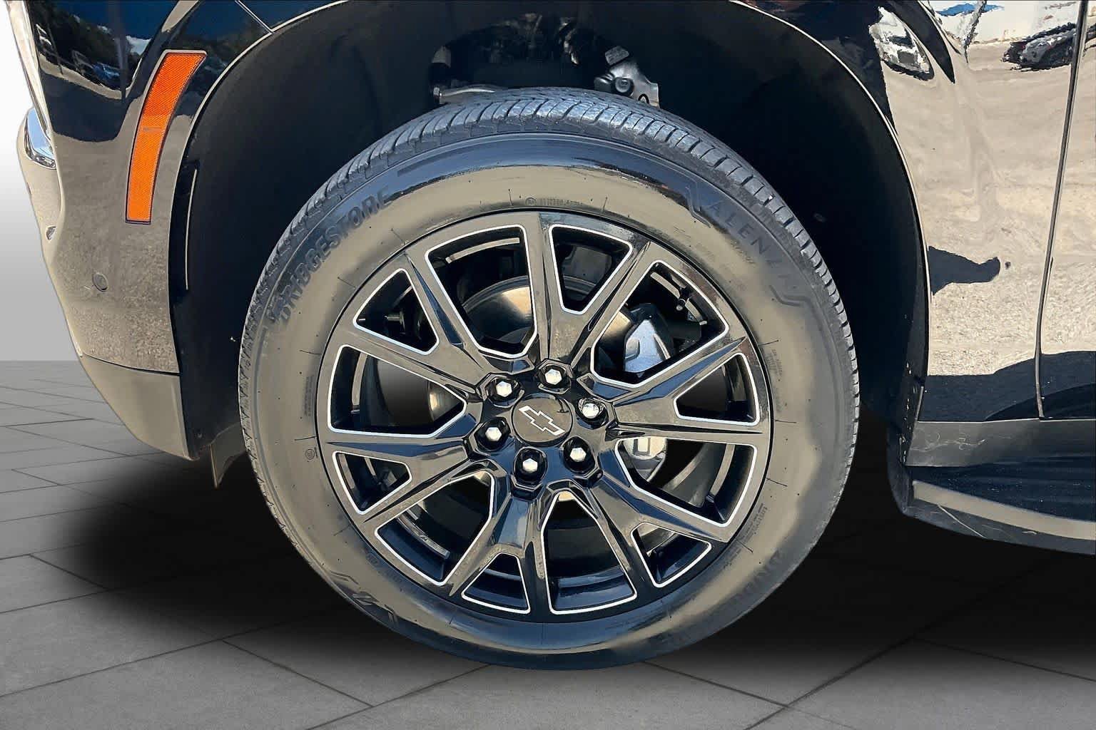 Used 2025 Chevrolet Suburban LS RWD image 10