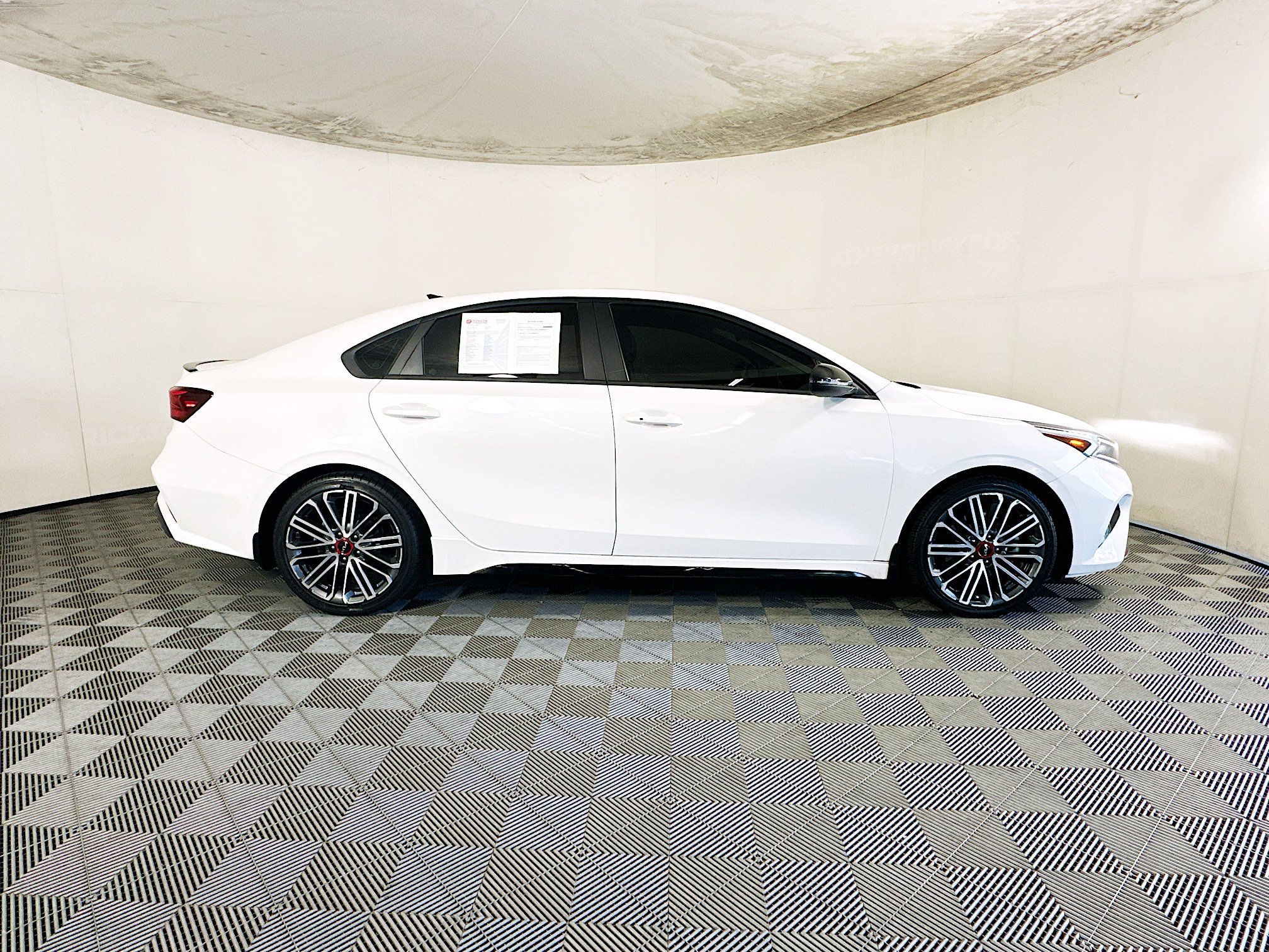 Used 2022 Kia Forte GT FWD image 2