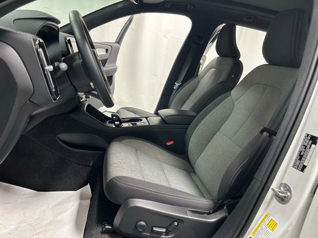 Certified 2025 Volvo XC40 B5 Core image 11