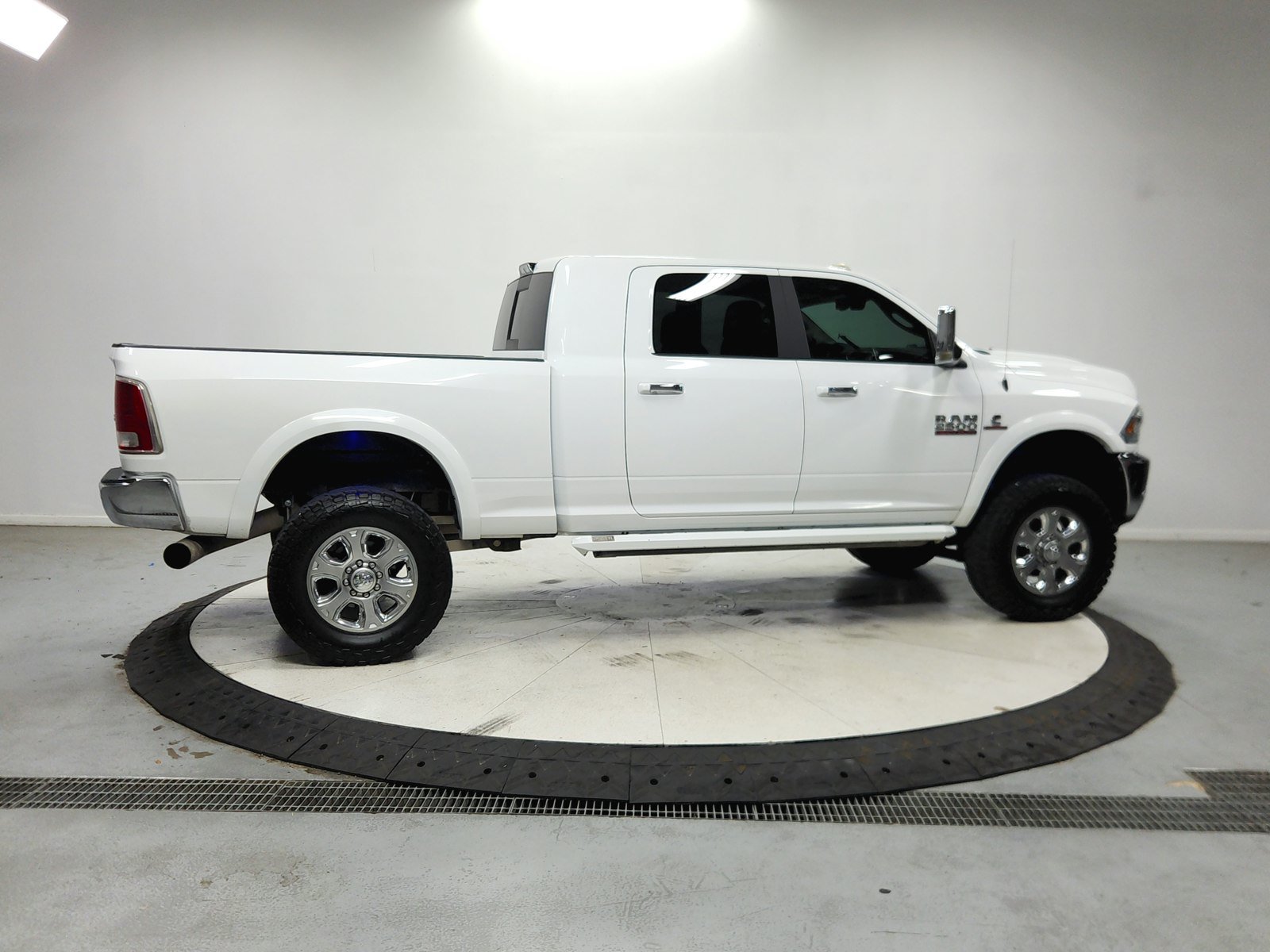 Used 2018 RAM 2500 Laramie w/ Convenience Group AWD/4WD image 9