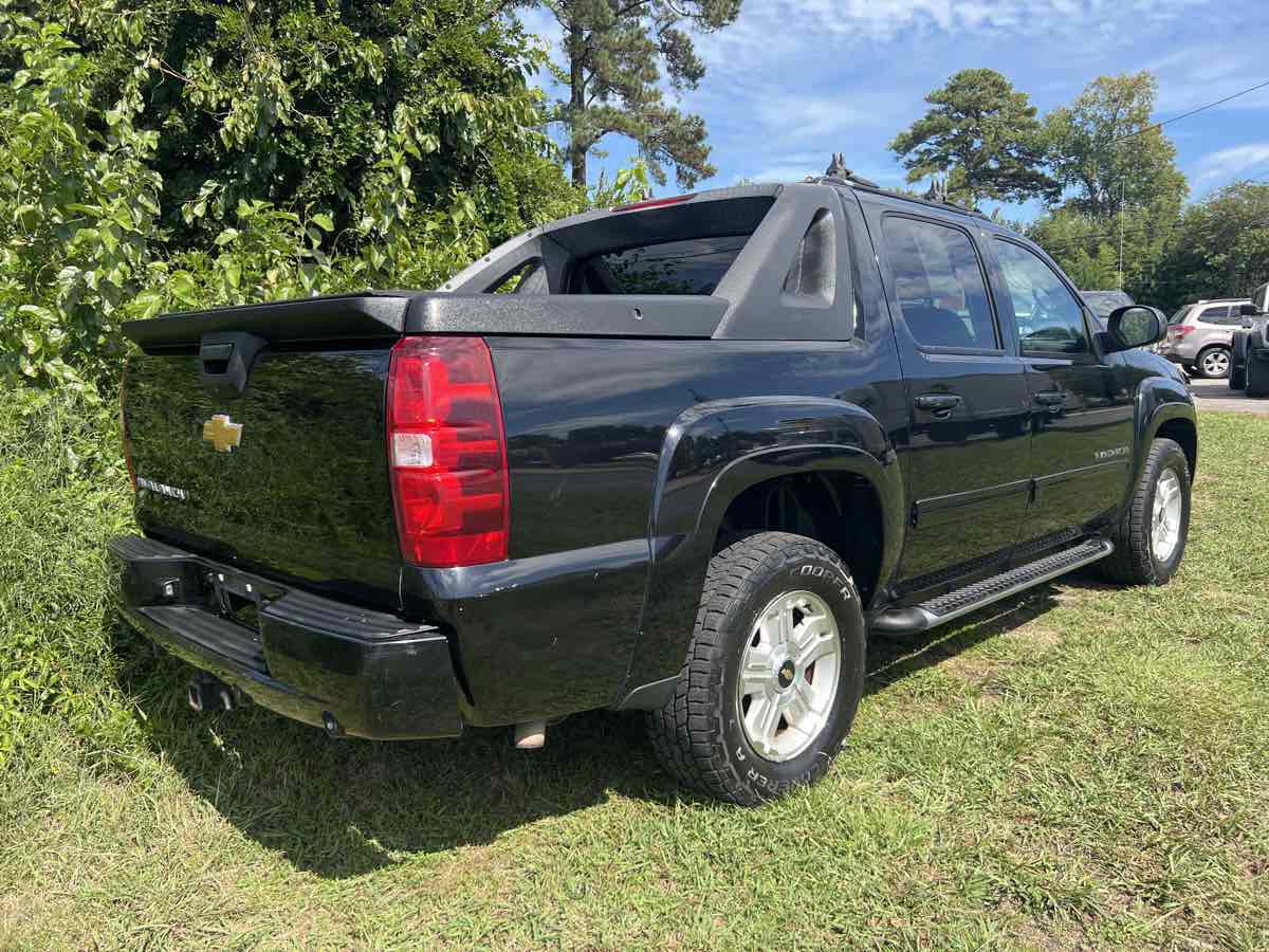 Used 2012 Chevrolet Avalanche LT w/ Suspension Package, Off-Road image 13