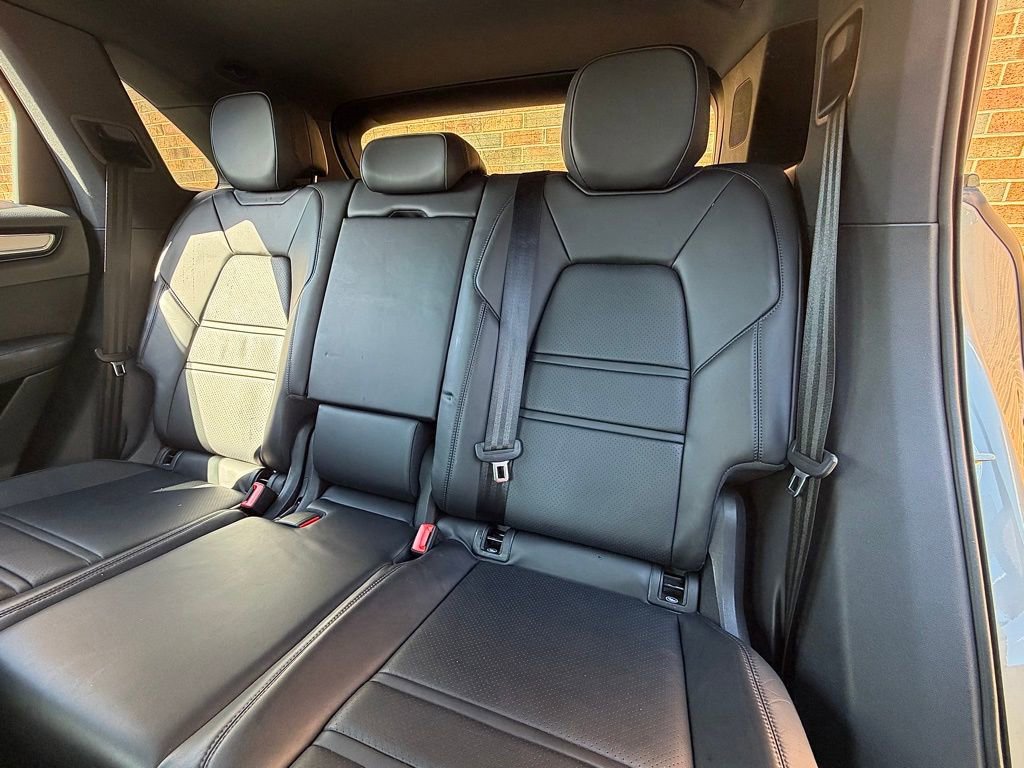 Certified 2023 Porsche Cayenne w/ Premium Package AWD/4WD image 18