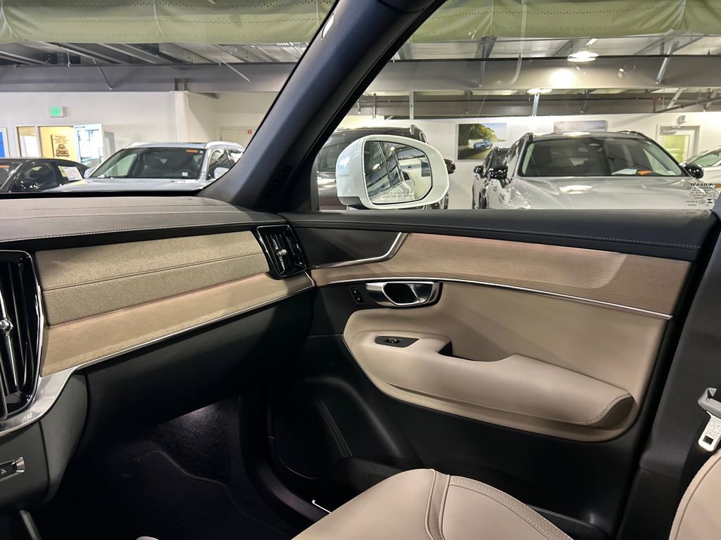 Used 2026 Volvo XC90 B6 Core w/ Protection Package image 26
