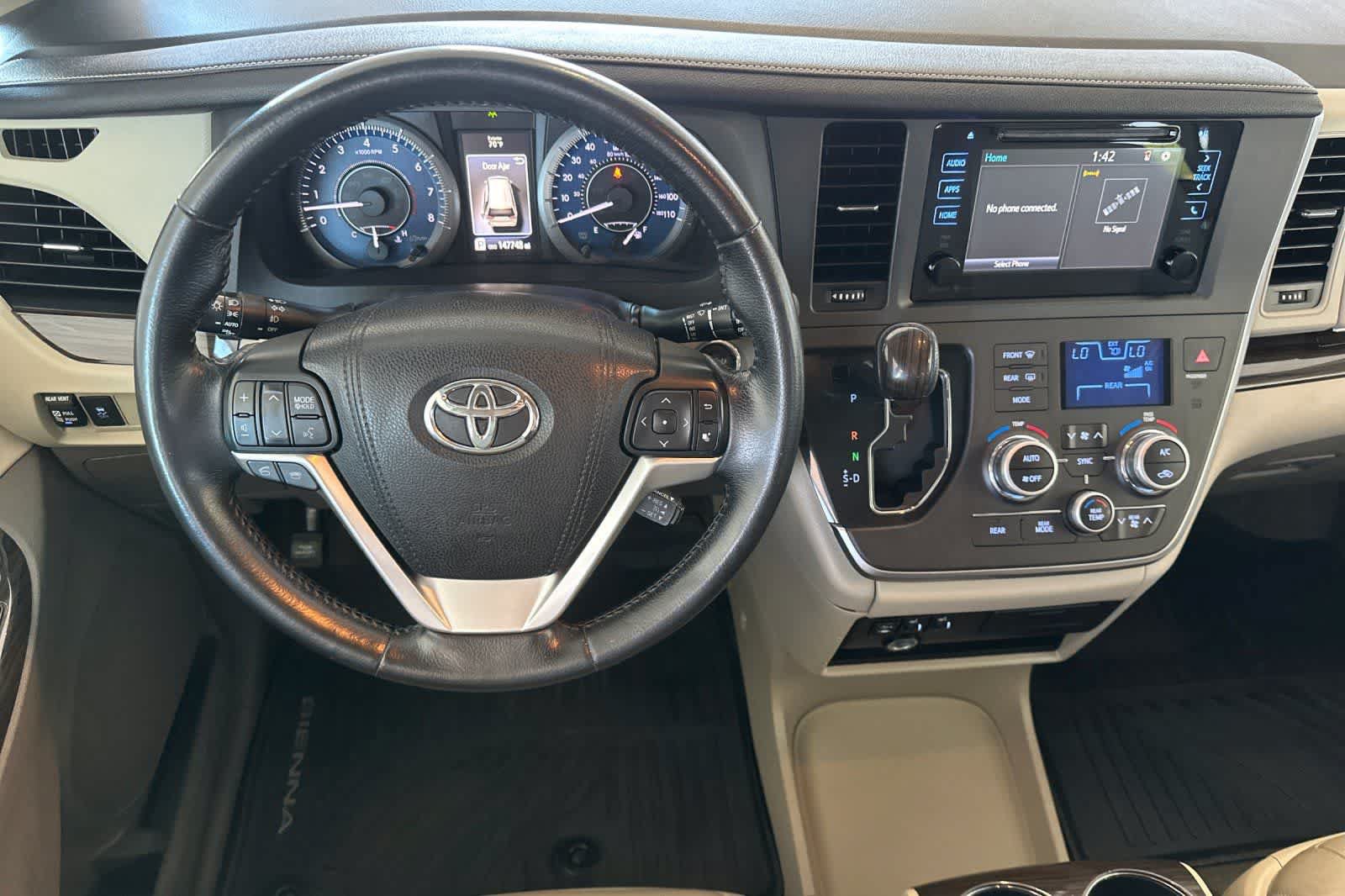 Used 2015 Toyota Sienna XLE FWD image 14