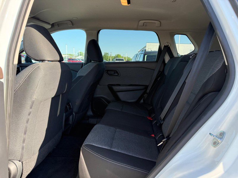 Used 2022 Nissan Rogue S image 10