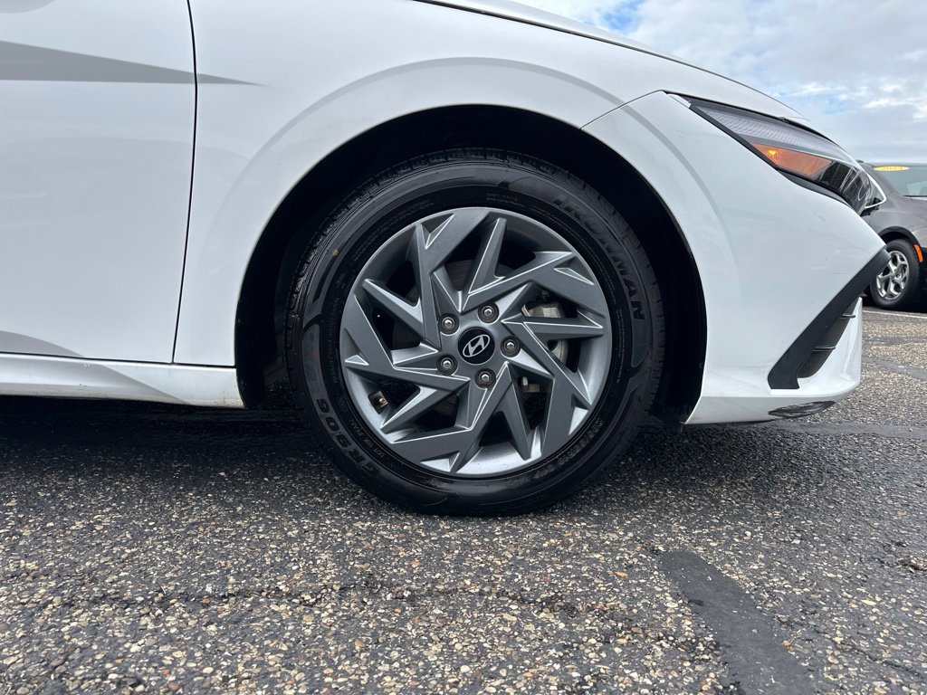 Used 2024 Hyundai Elantra SEL FWD image 18