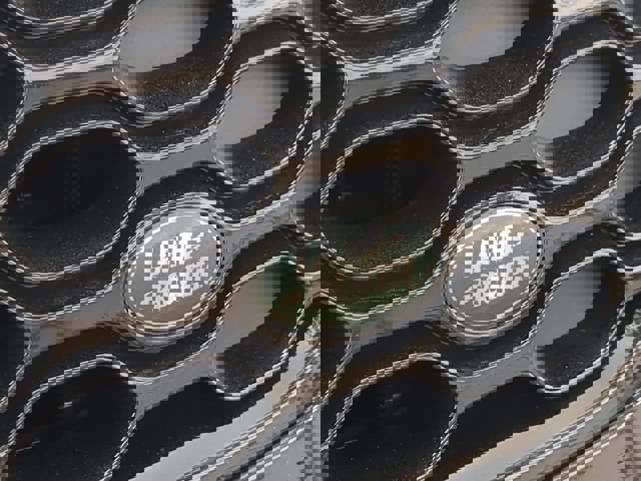 Used 2025 Land Rover Discovery Dynamic SE image 12