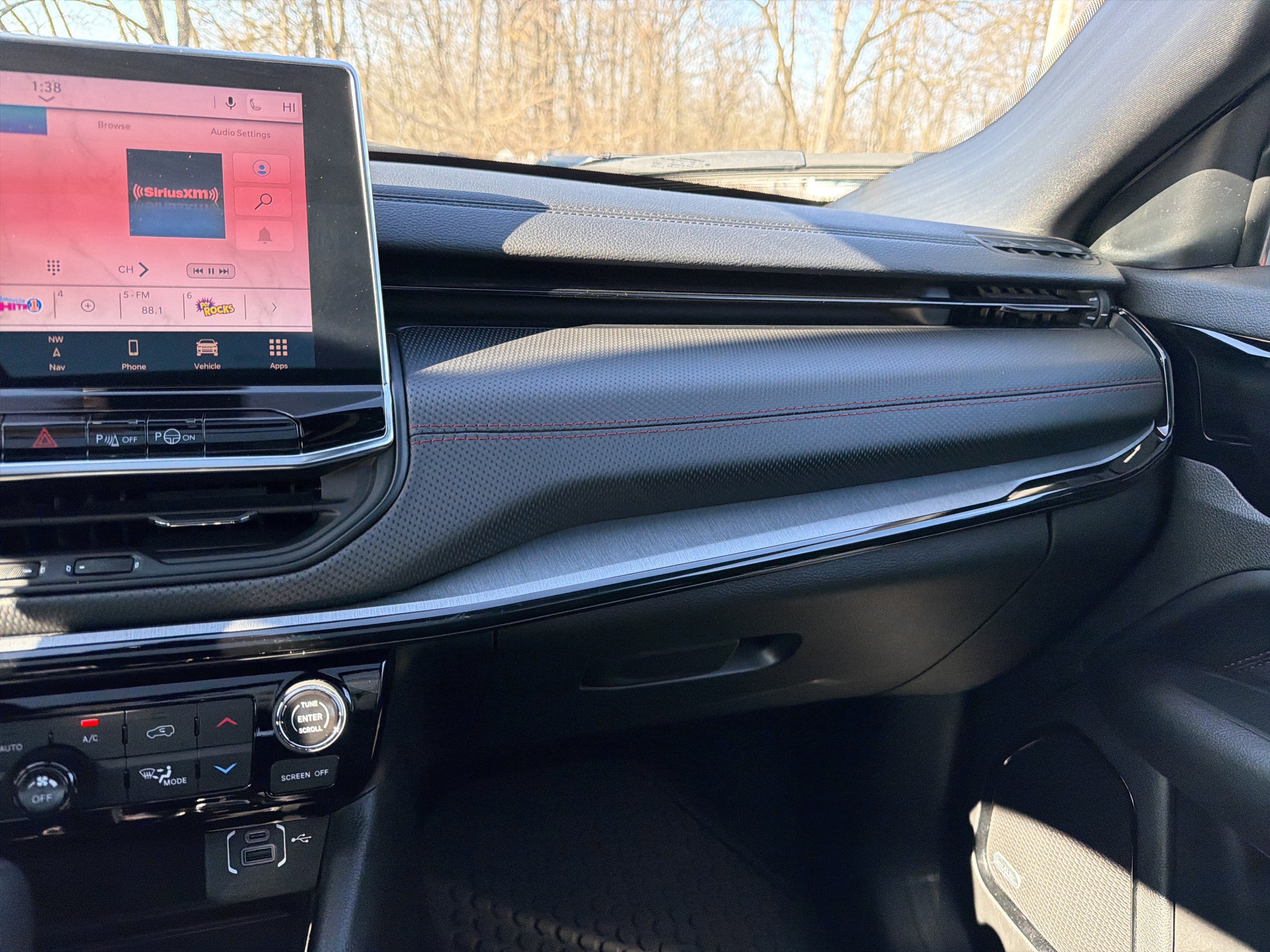 Used 2025 Jeep Compass Trailhawk w/ Trailhawk Elite Group image 23