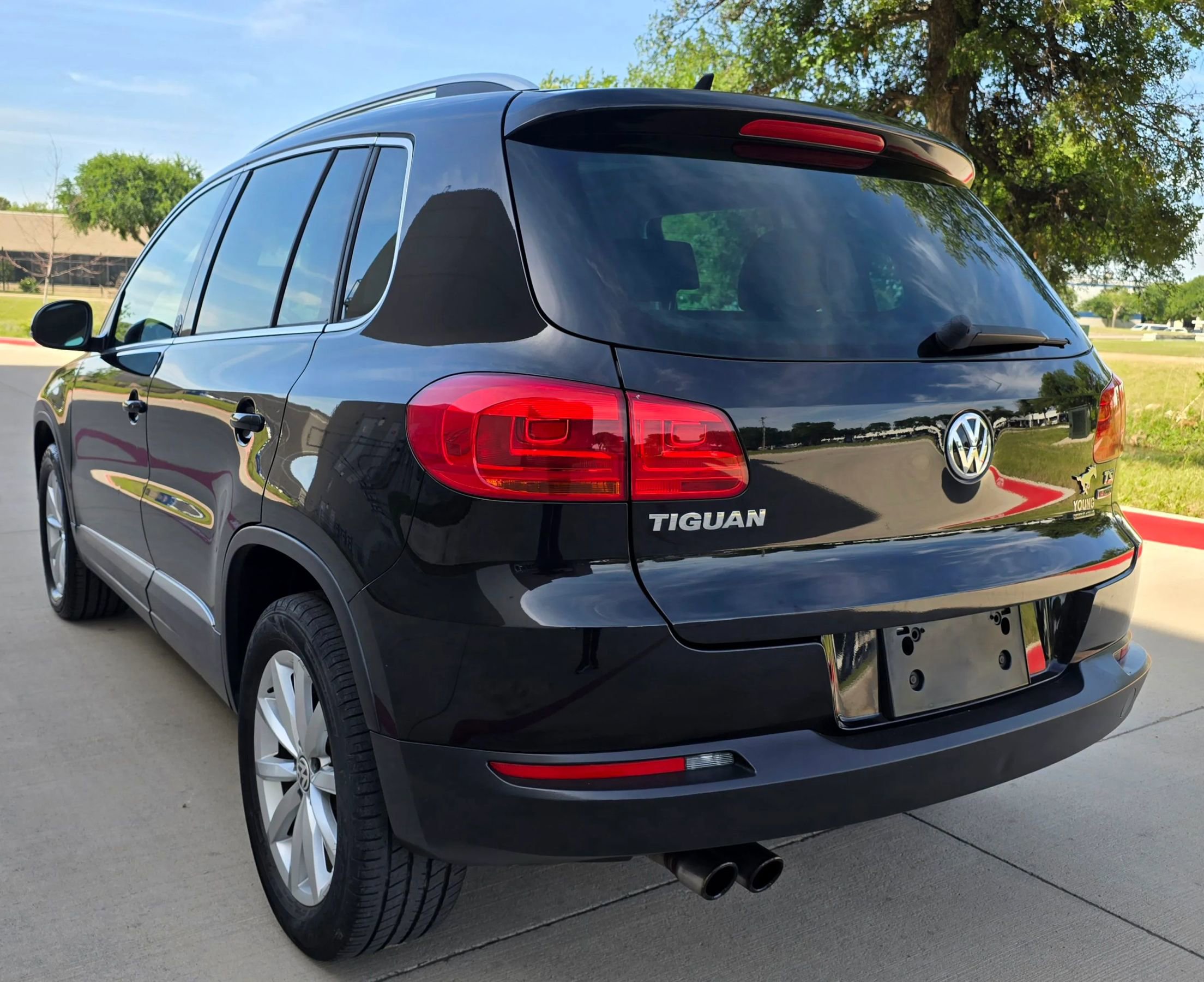 Used 2017 Volkswagen Tiguan Wolfsburg Edition AWD/4WD image 5