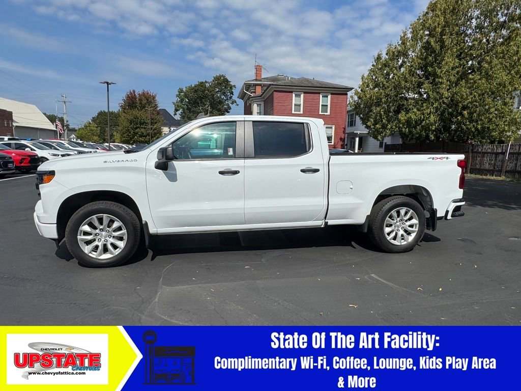 Used 2023 Chevrolet Silverado 1500 Custom image 3