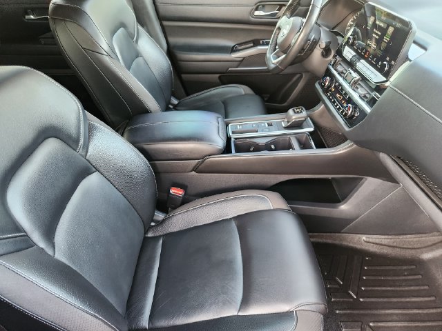 Used 2022 Nissan Pathfinder SL FWD image 14