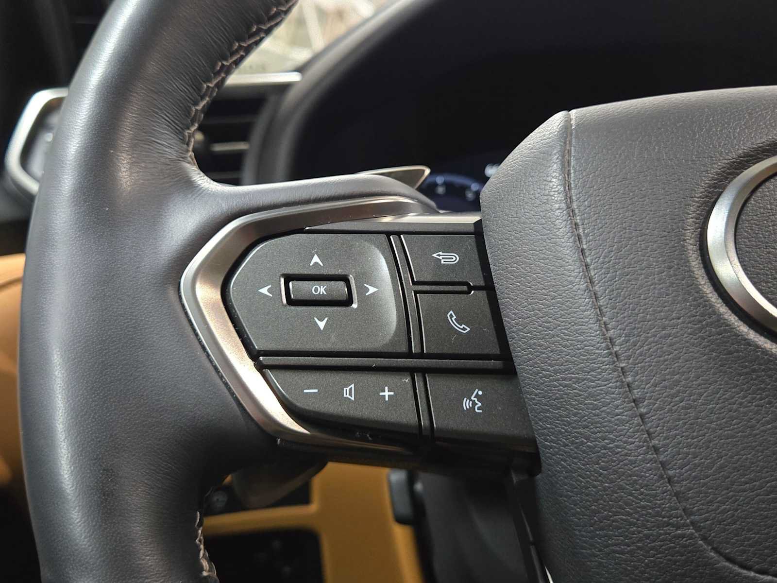 Used 2026 Lexus LX 600 4WD w/ Appearance Package image 33