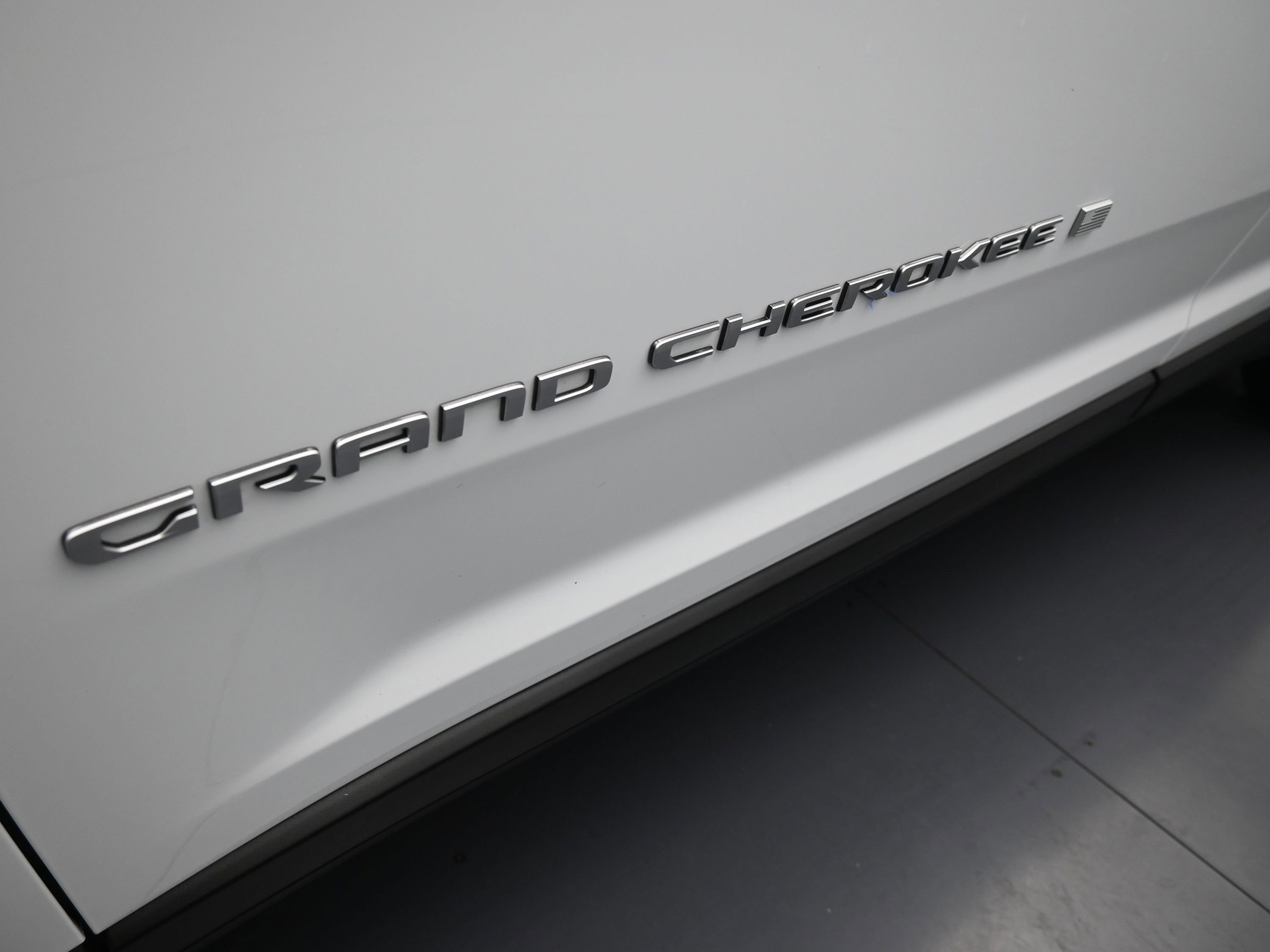 Used 2025 Jeep Grand Cherokee L Limited image 11