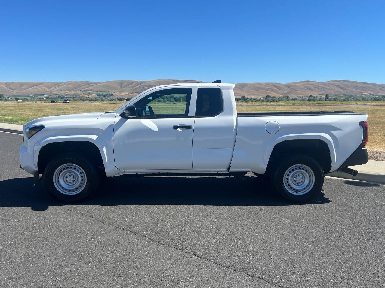 Used 2025 Toyota Tacoma SR w/ Towing Package RWD image 2