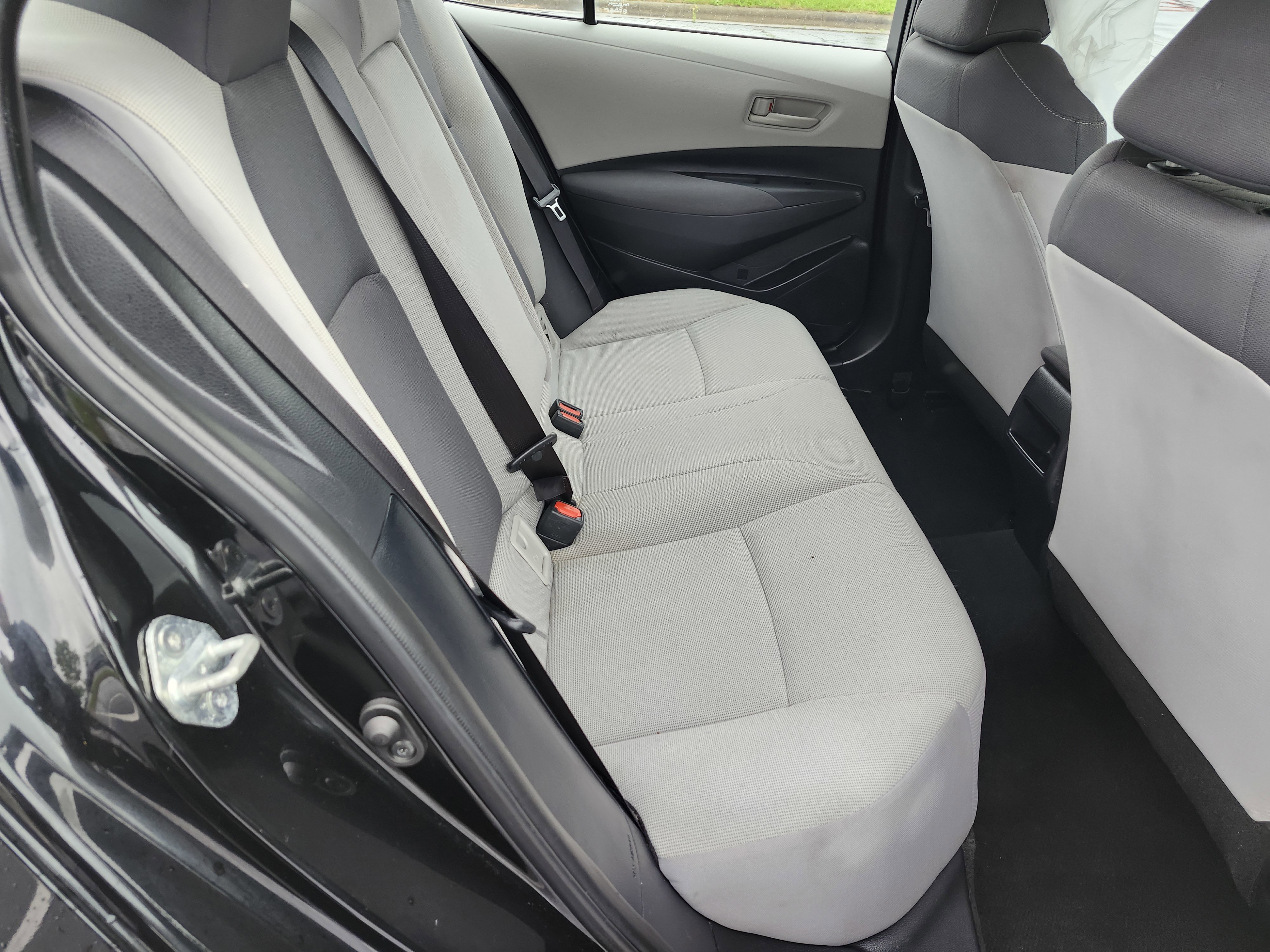Used 2022 Toyota Corolla LE FWD image 17