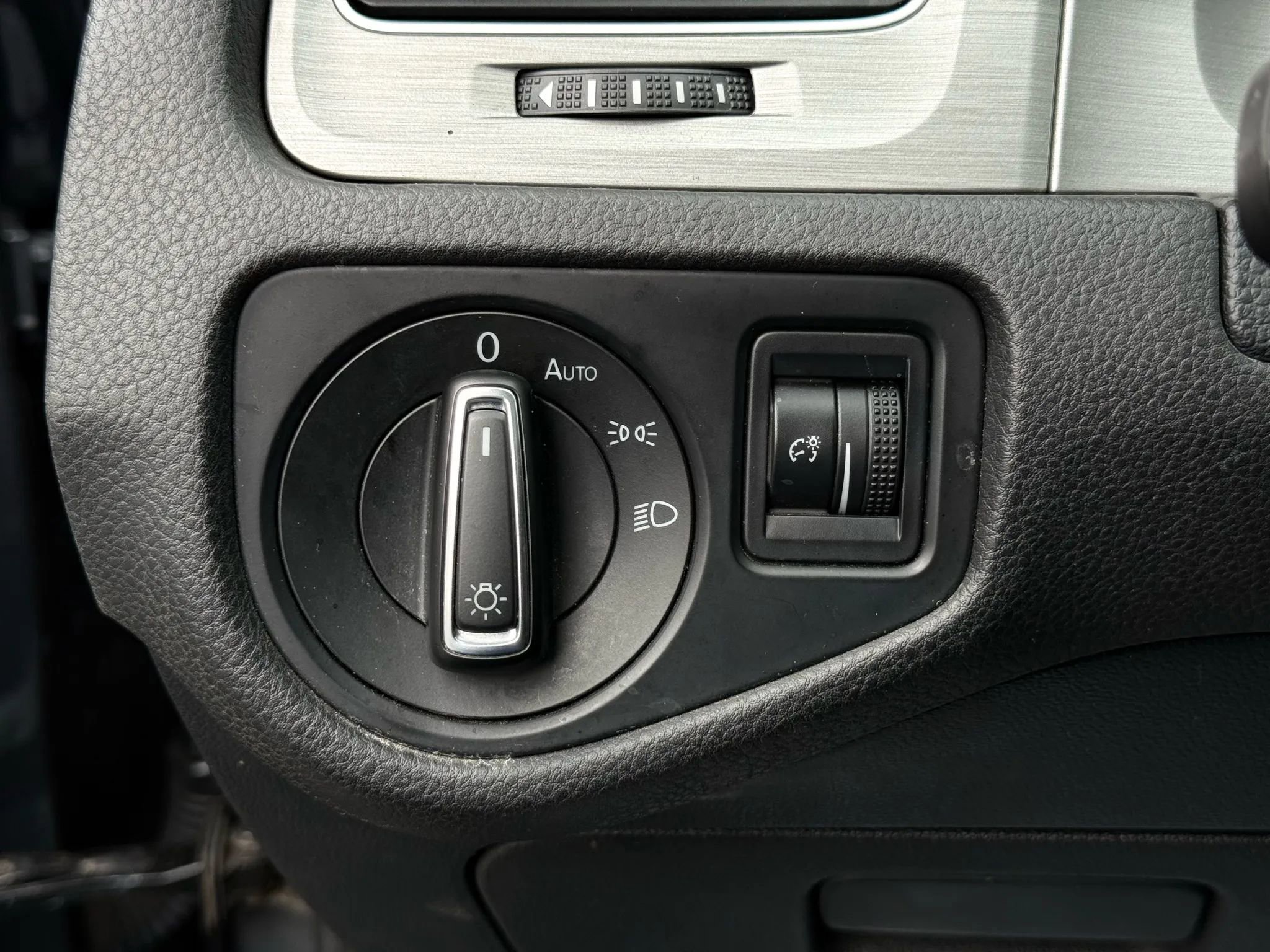 Used 2016 Volkswagen Golf Limited Edition image 41