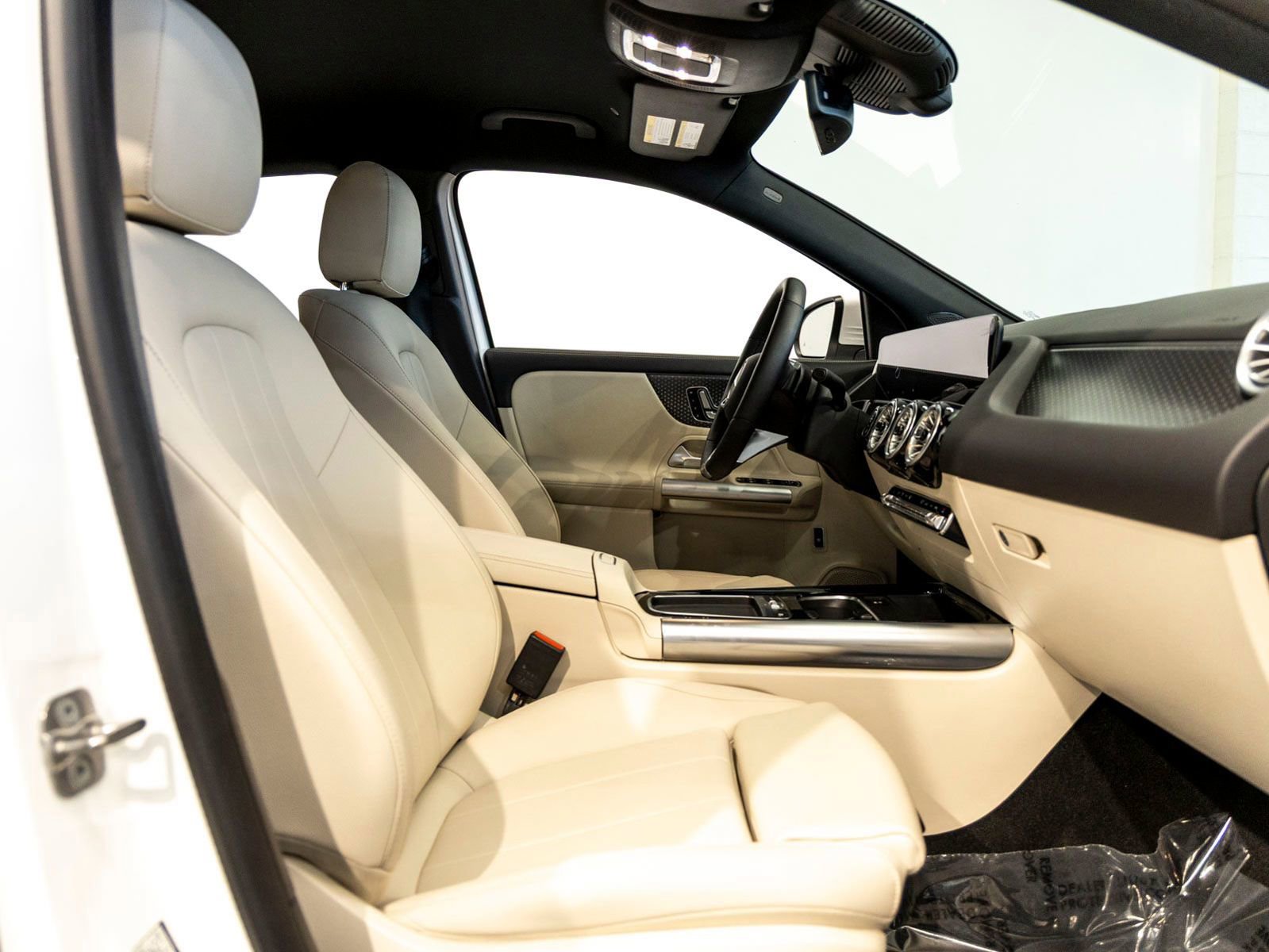 Used 2025 Mercedes-Benz GLA 250 image 28