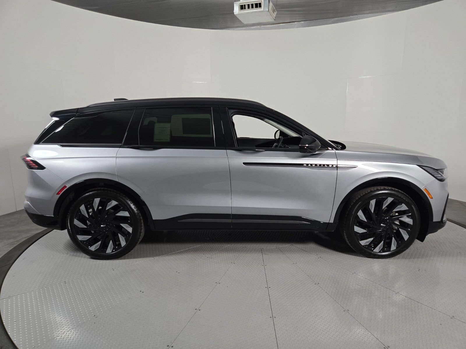 New 2026 Lincoln Nautilus Reserve AWD/4WD image 3