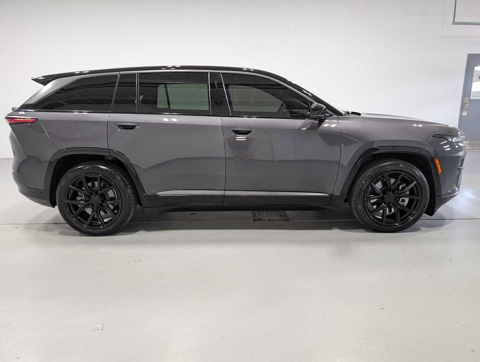 Used 2025 Jeep Wagoneer S Launch Edition AWD/4WD image 7