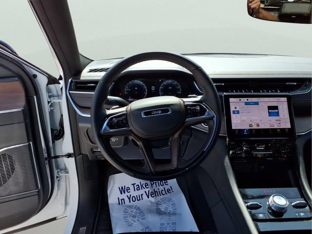 Used 2025 Jeep Grand Cherokee Summit w/ Luxury Tech Group V AWD/4WD image 13