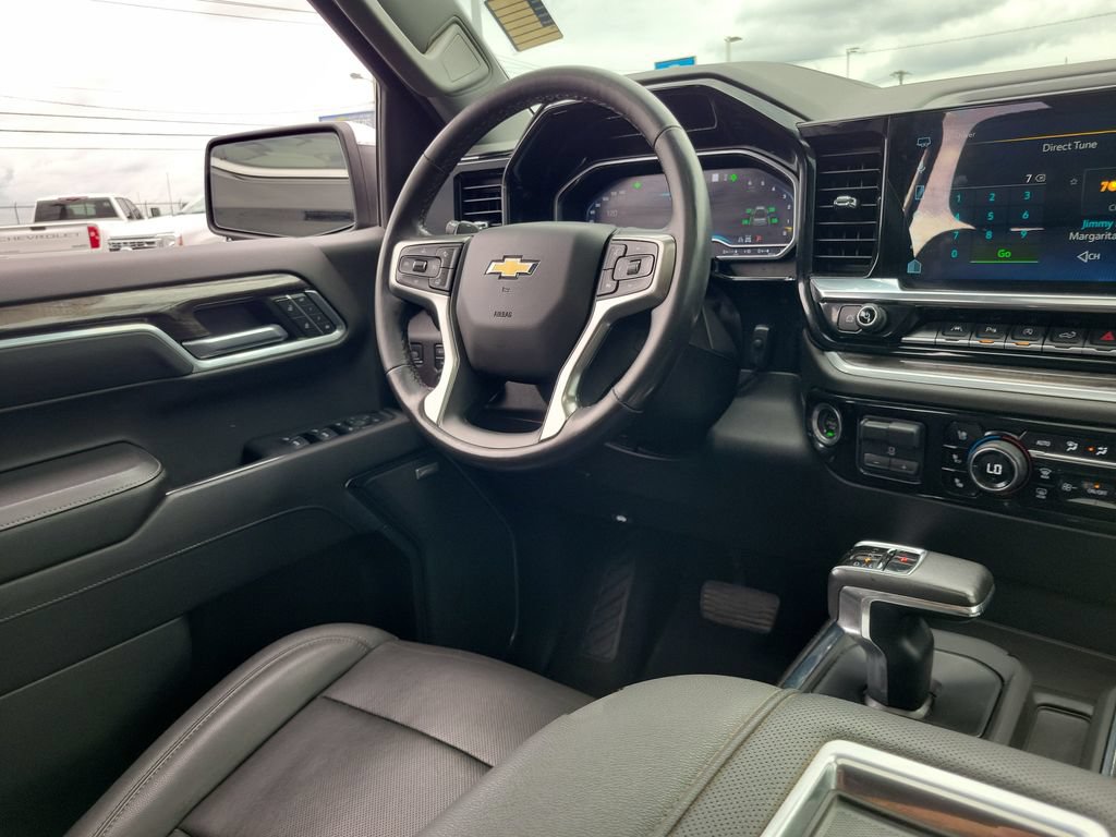 Used 2022 Chevrolet Silverado 1500 LTZ w/ LTZ Convenience Package II AWD/4WD image 13
