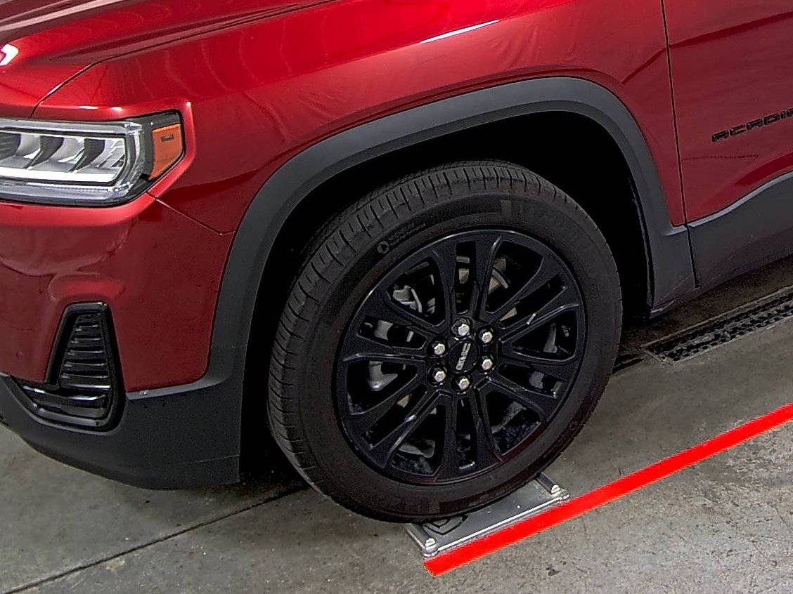 Used 2023 GMC Acadia SLE w/ Driver Convenience Package image 7