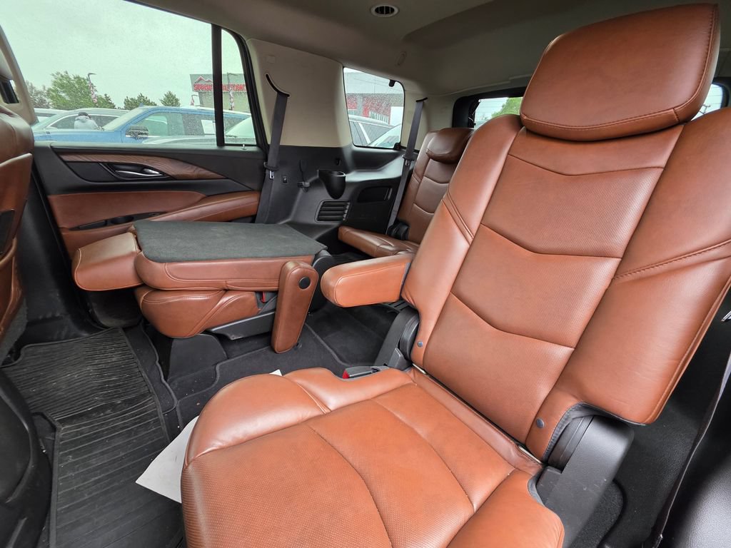 Used 2018 Cadillac Escalade Premium Luxury AWD/4WD image 14