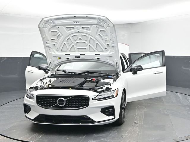 Used 2025 Volvo S60 B5 Core image 41