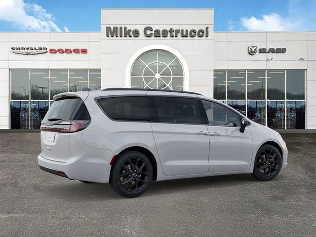 New 2026 Chrysler Pacifica Select image 5