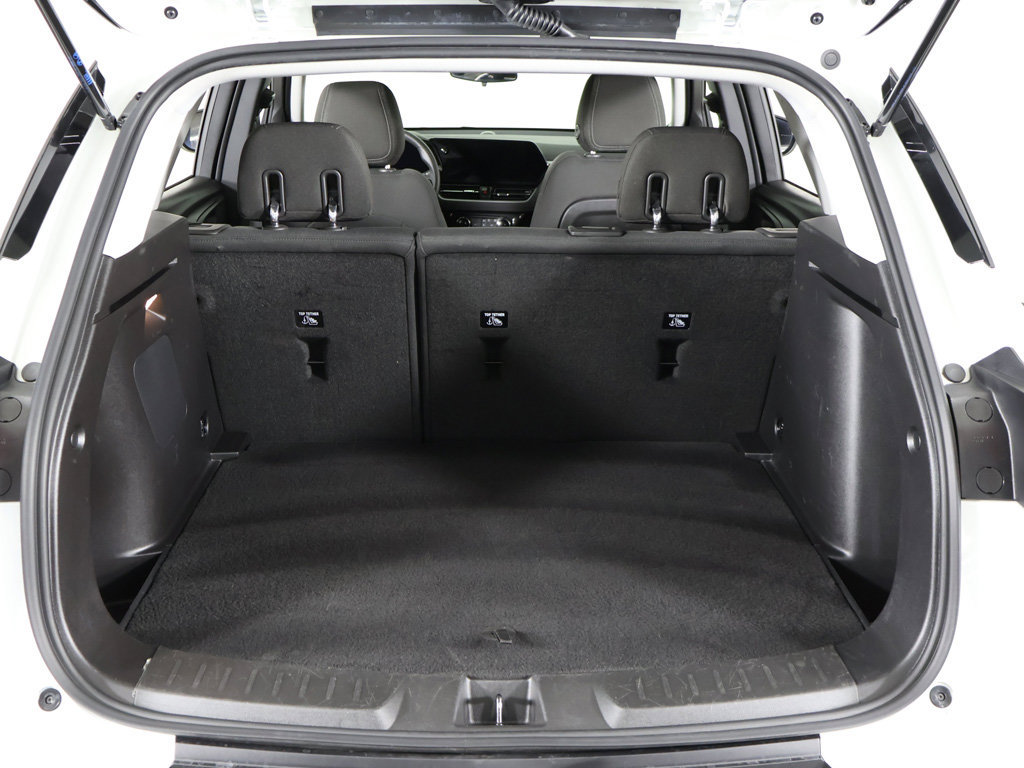 Used 2025 Chevrolet TrailBlazer LT AWD/4WD image 17
