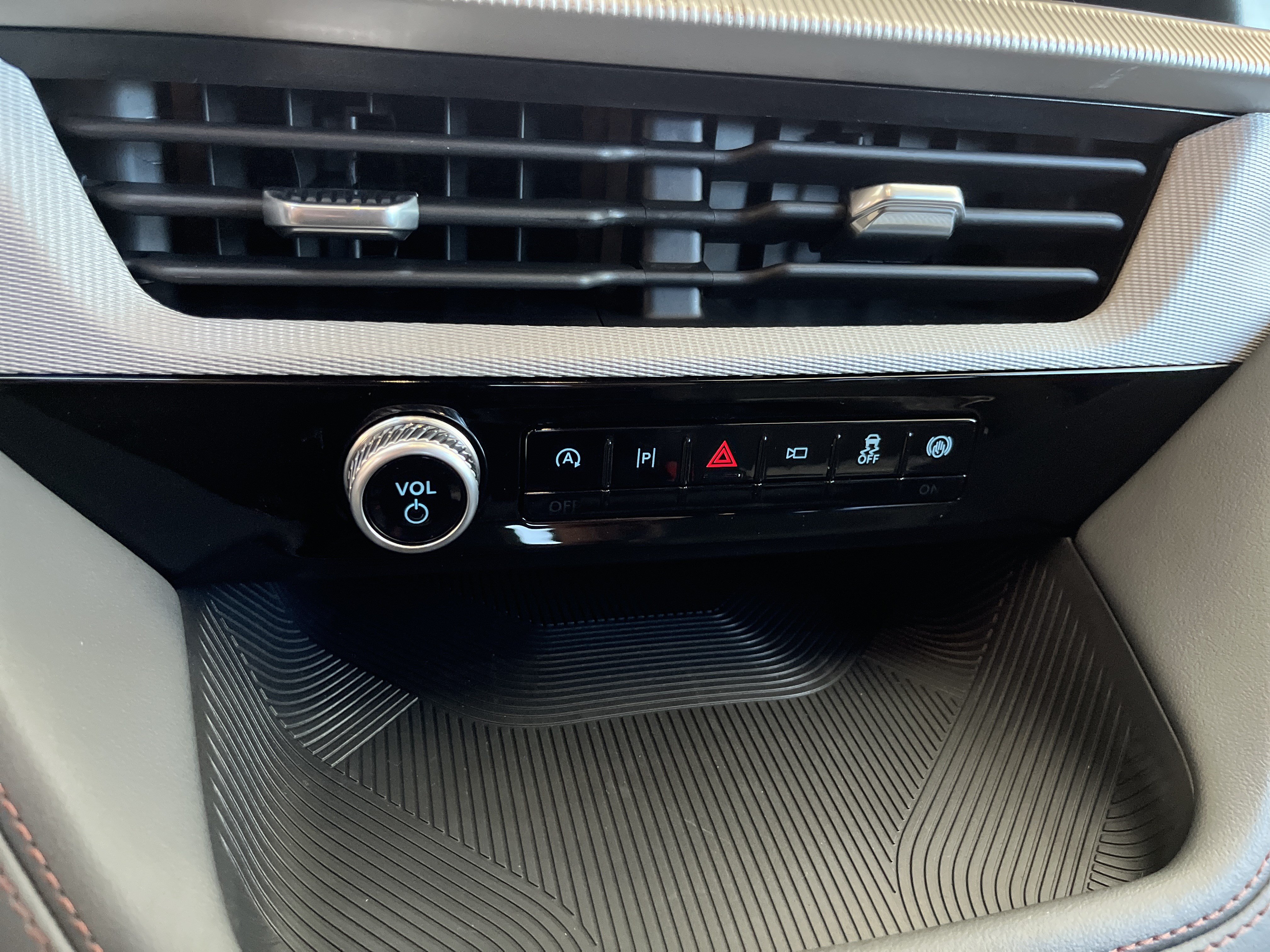 New 2027 Ford Explorer Active w/ Active Comfort Package RWD image 16