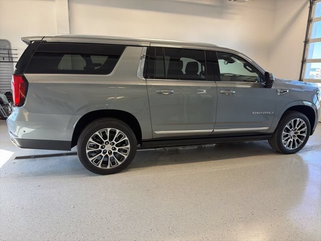 Used 2026 GMC Yukon XL Denali w/ Sun & Power Step Package AWD/4WD image 12