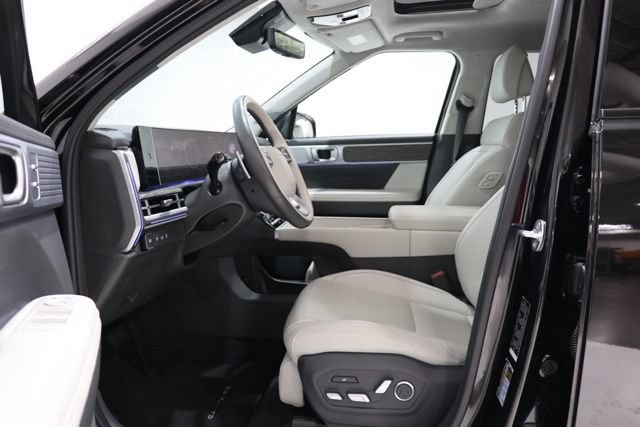 Used 2025 Hyundai Santa Fe Calligraphy FWD image 17
