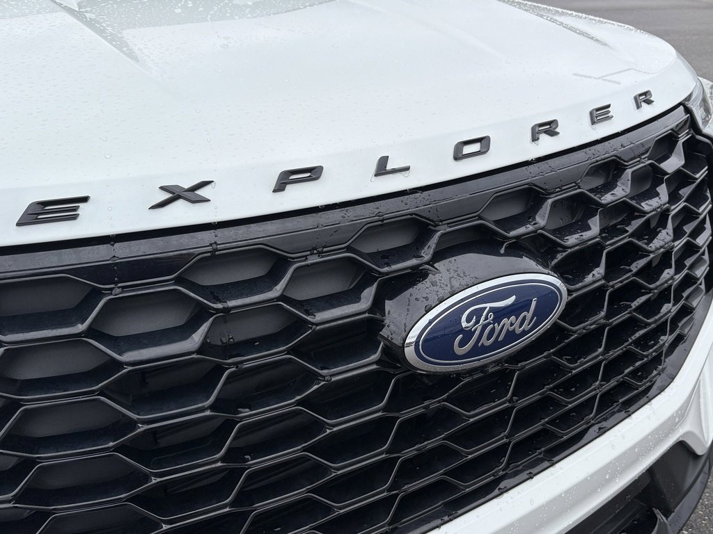 Used 2025 Ford Explorer ST-Line image 9