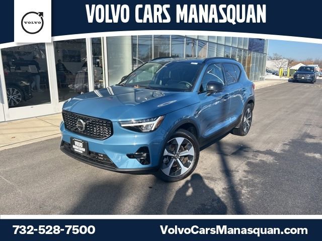 Certified 2025 Volvo XC40 B5 Plus image 1