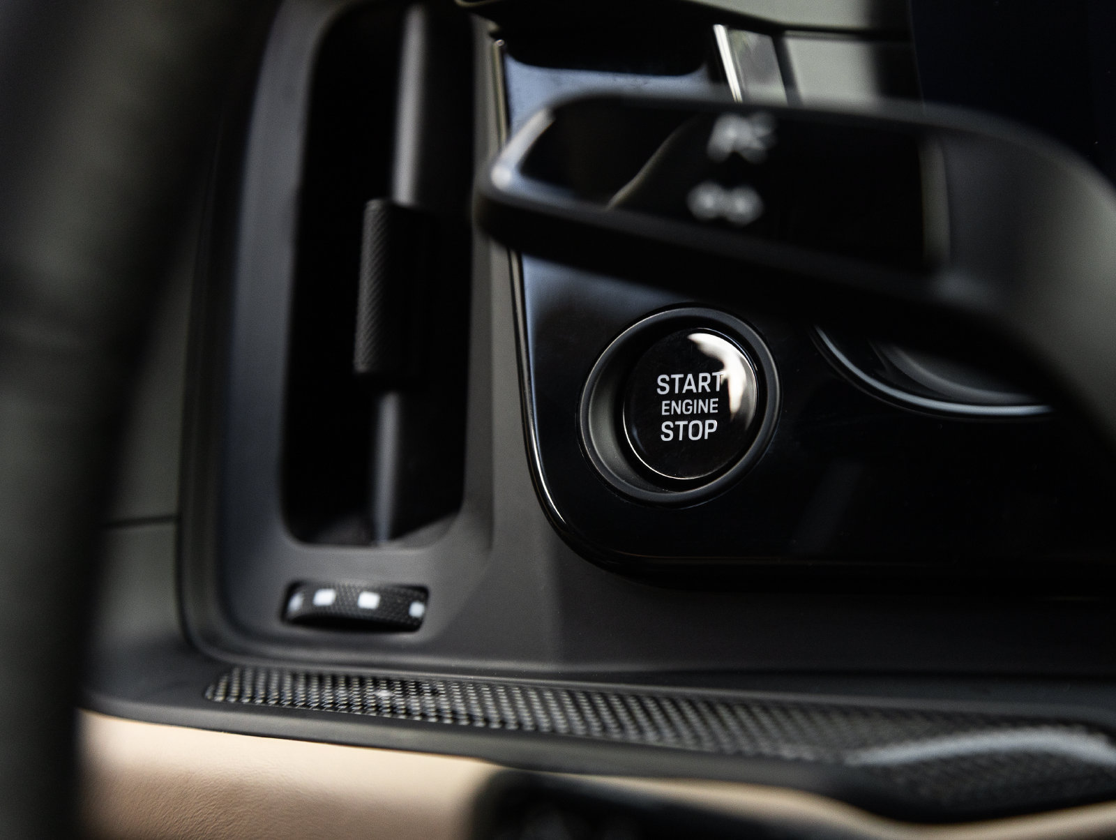 Certified 2025 Porsche Cayenne GTS AWD/4WD image 17