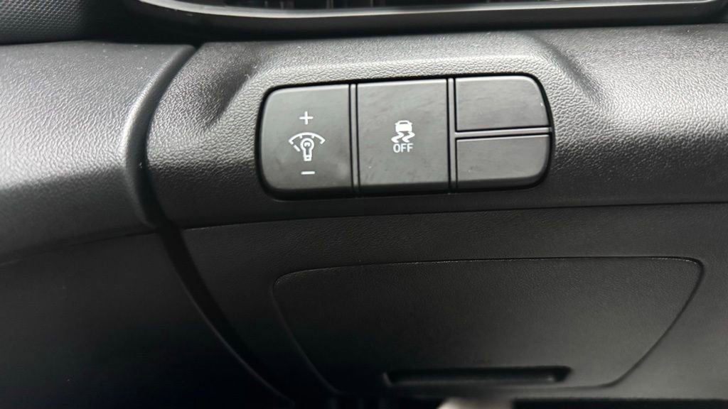 Certified 2025 Hyundai Elantra Sport image 14