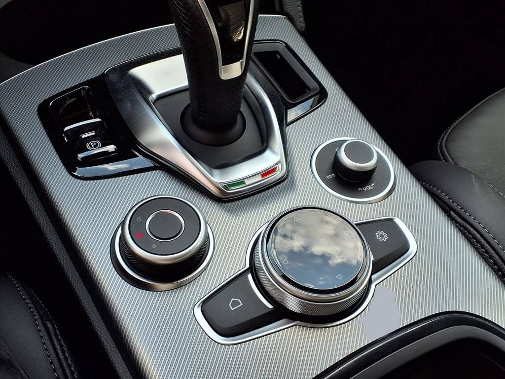 New 2025 Alfa Romeo Stelvio Sprint w/ Veloce Package AWD/4WD image 15