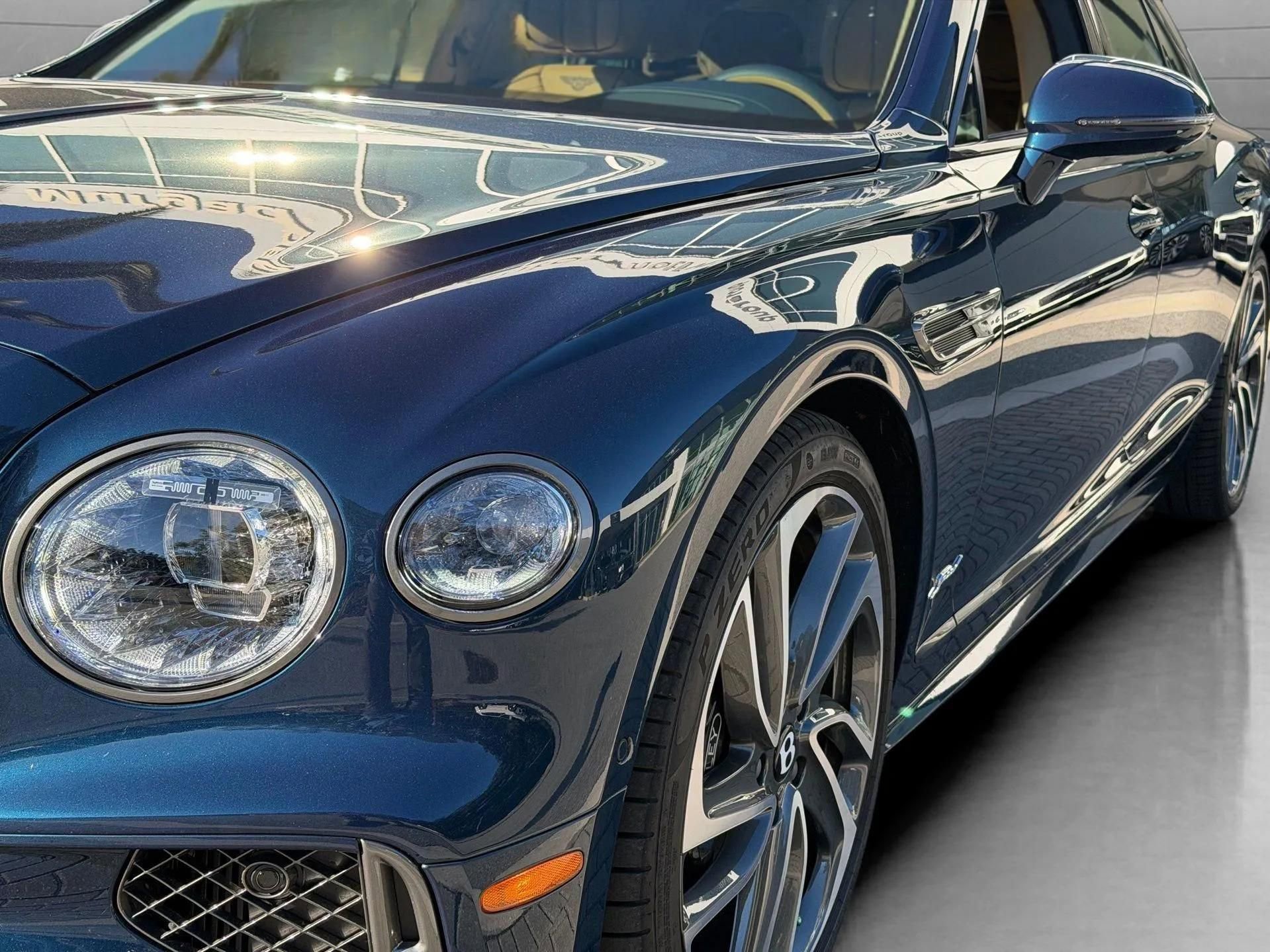 Used 2025 Bentley Flying Spur Plug-In Hybrid AWD/4WD image 20