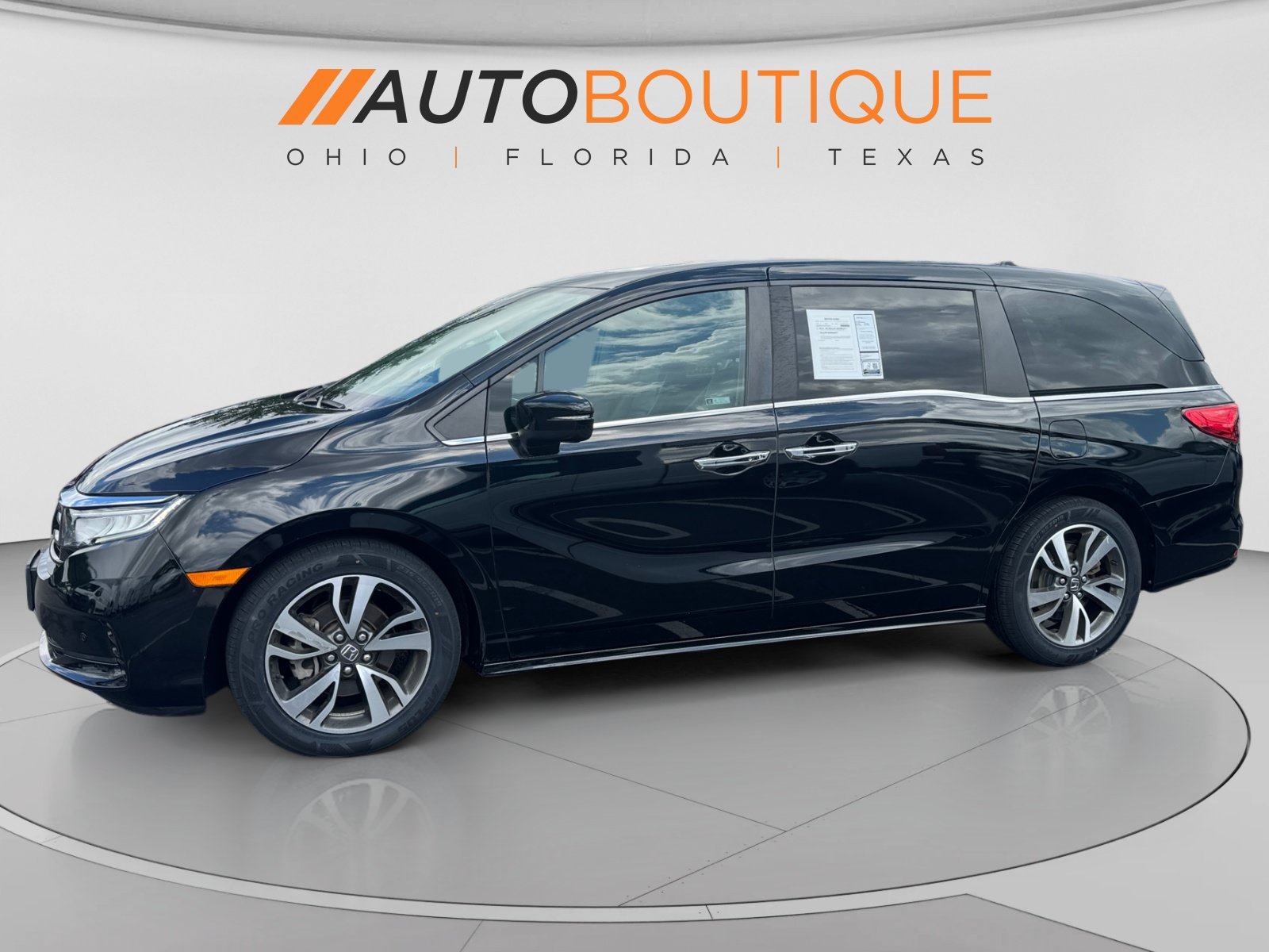 Used 2023 Honda Odyssey Touring image 2