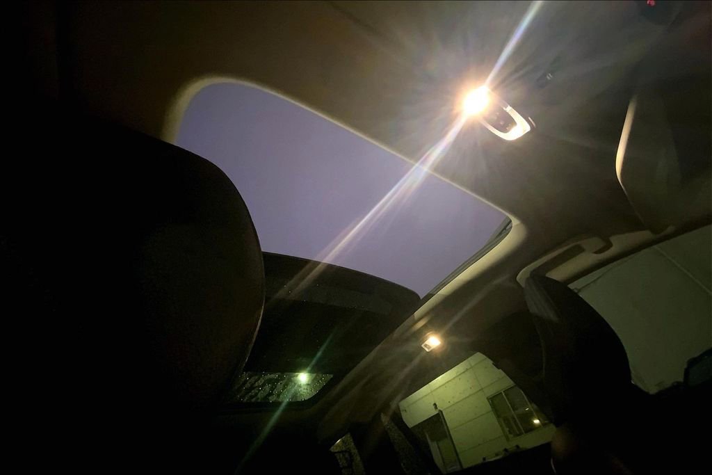 Used 2022 Volvo V60 T5 Cross Country image 14