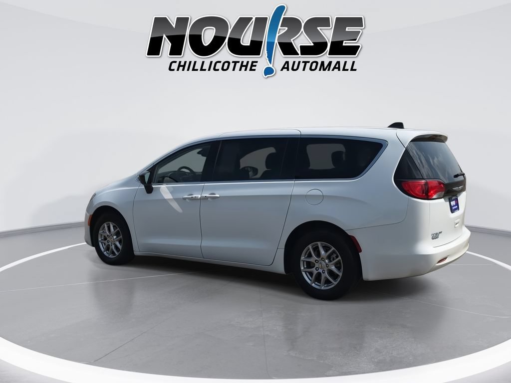 Used 2024 Chrysler Voyager LX FWD image 6