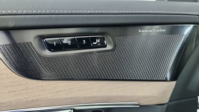 New 2026 Volvo XC90 T8 Plus w/ Protection Package Premier AWD/4WD image 11