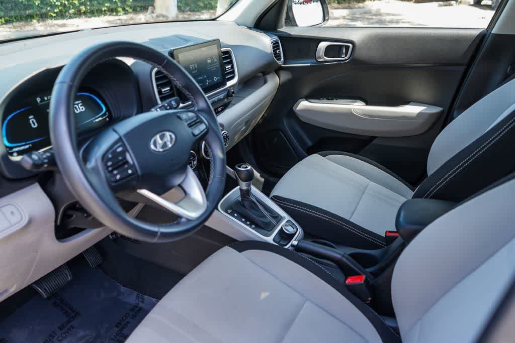 Certified 2024 Hyundai Venue SEL FWD image 19
