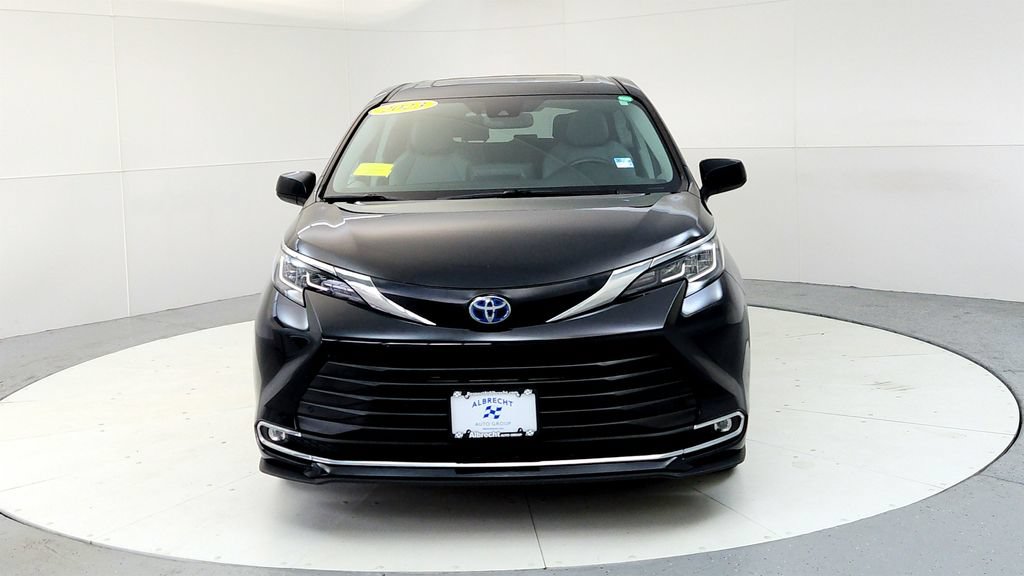 Certified 2023 Toyota Sienna XLE AWD/4WD image 8