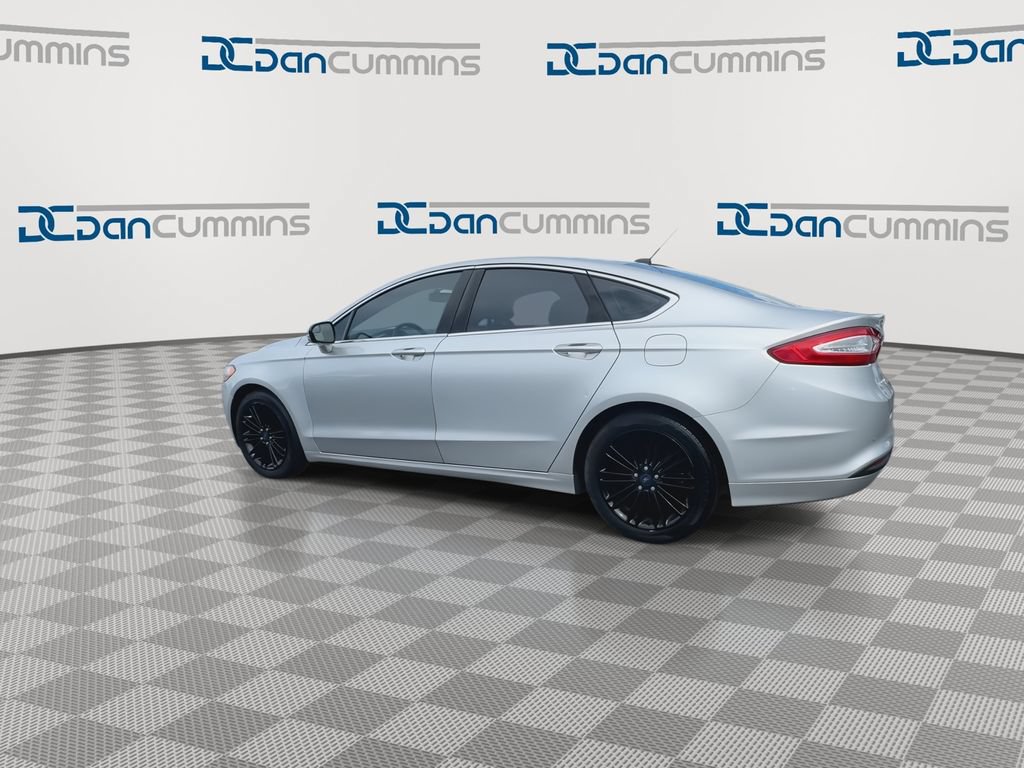Used 2016 Ford Fusion SE w/ Equipment Group 202A FWD image 6