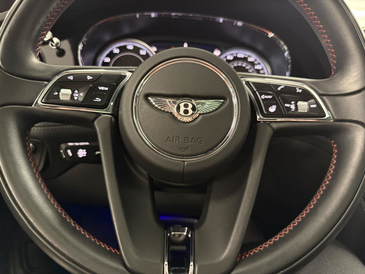 Used 2018 Bentley Bentayga AWD/4WD image 12