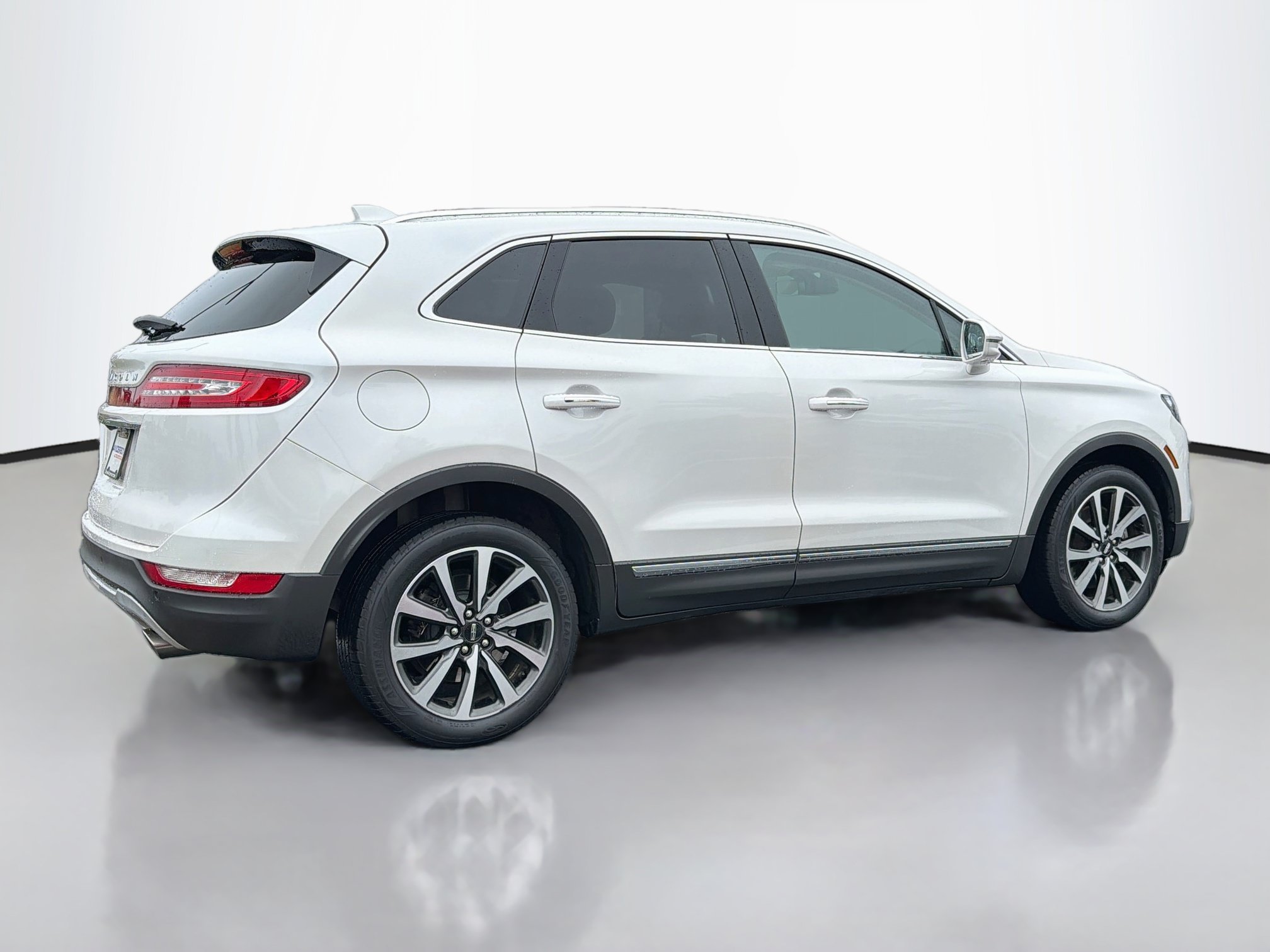 Used 2019 Lincoln MKC Reserve w/ MKC Climate Package AWD/4WD image 2